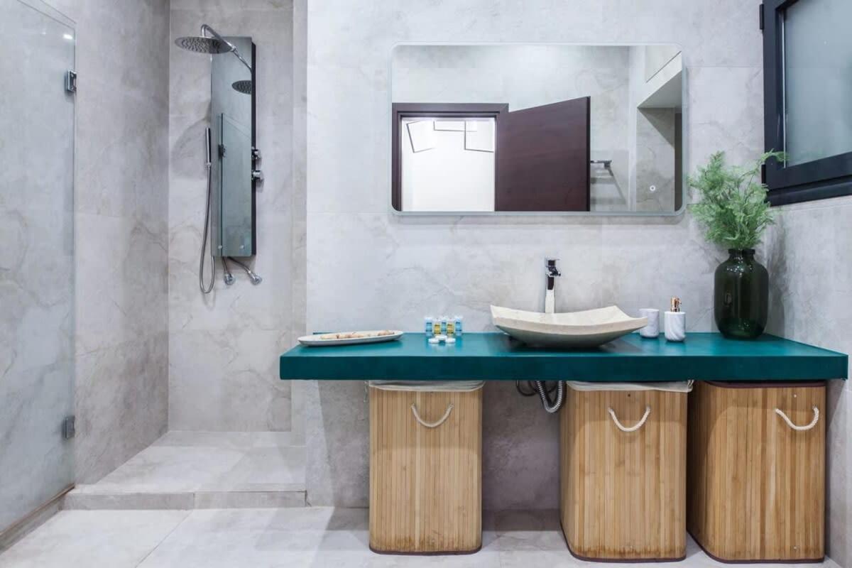 Beautiful Elegant Apartment Next To Monastiraki Athènes Extérieur photo