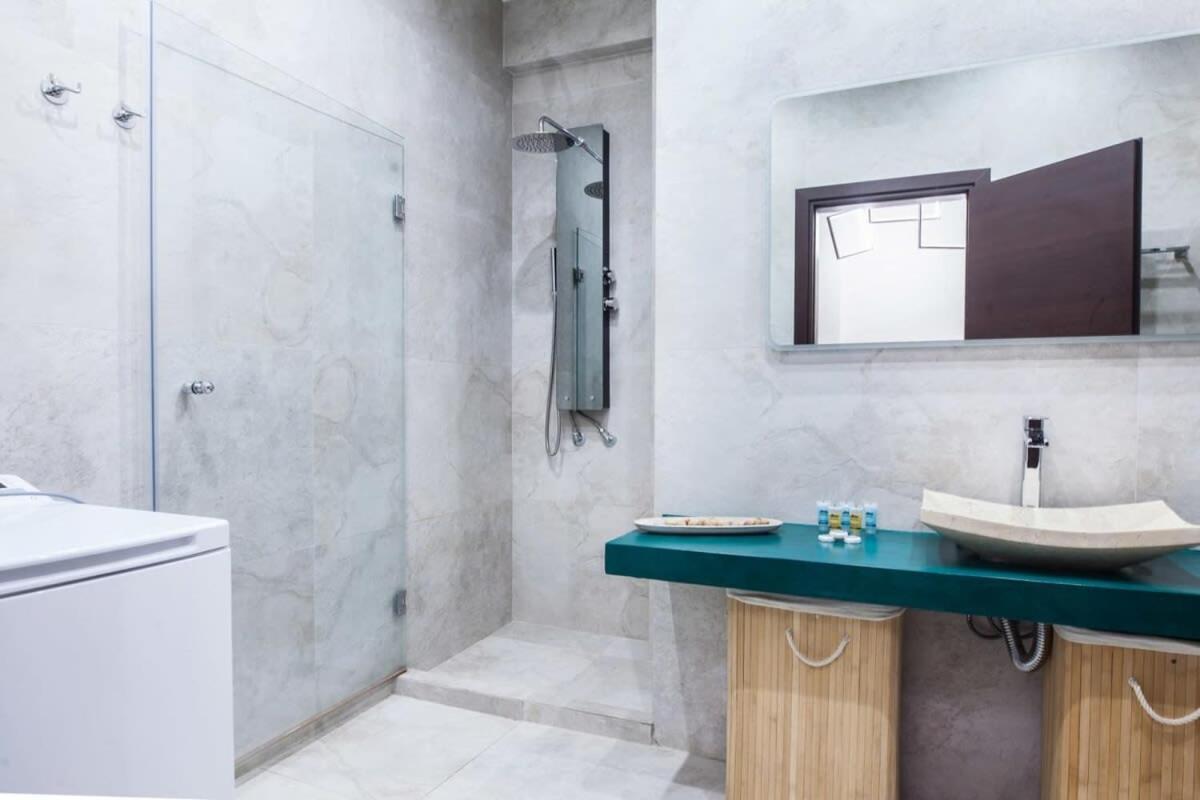 Beautiful Elegant Apartment Next To Monastiraki Athènes Extérieur photo